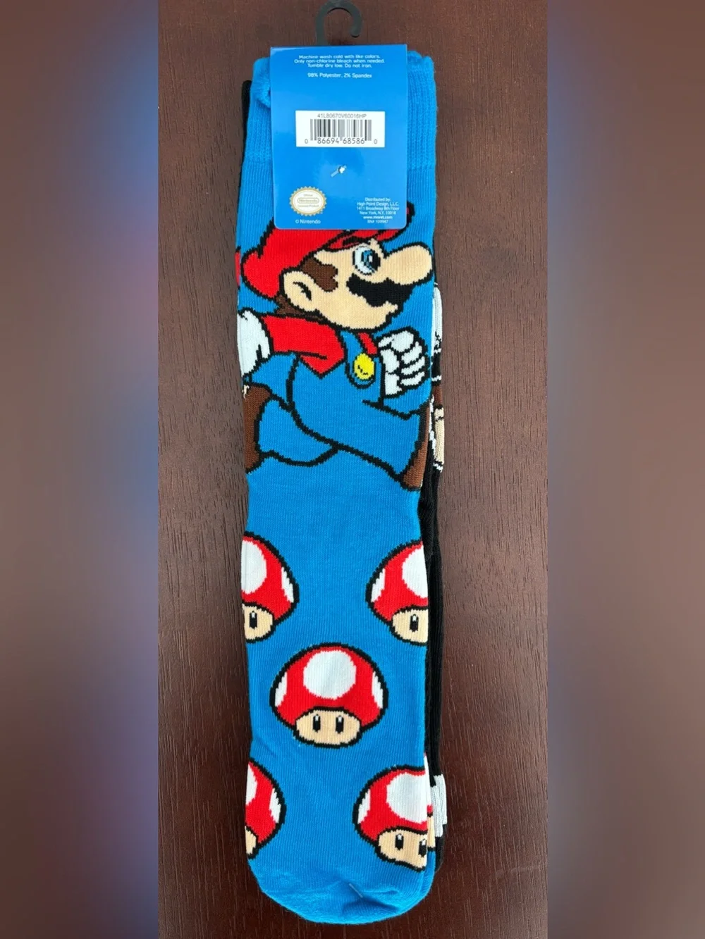 SUPER MARIO BROS NOVELTY CREW SOCKS NWT